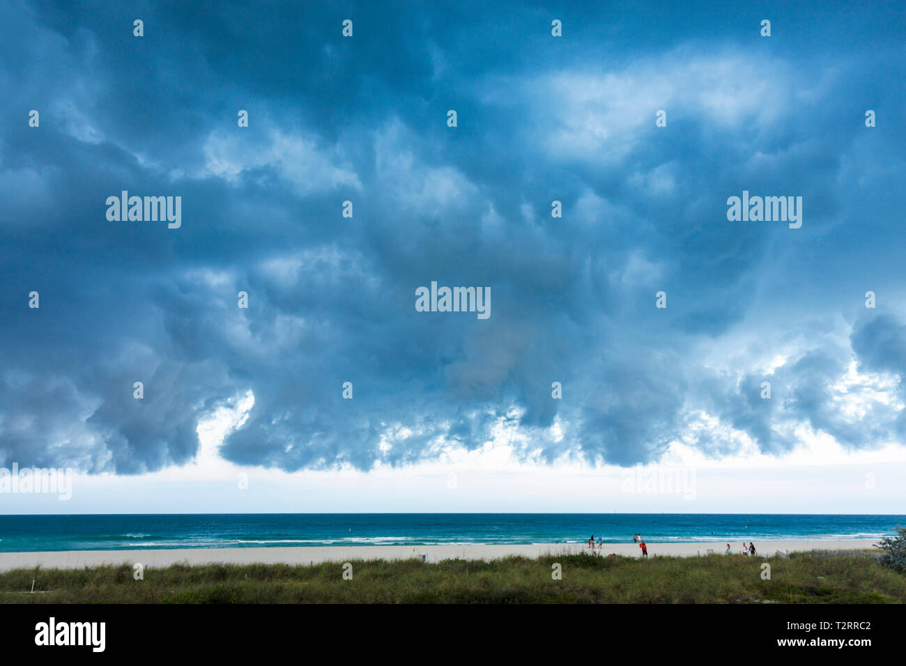 Miami Beach Florida, Atlantischer Ozean, Wasser, Kaltfront, Wetter, Sturm, stürmisch, grau, Wolken, bewölkt, bedrohlich, ominös, dunkler Himmel, FL090417031 Stockfoto
