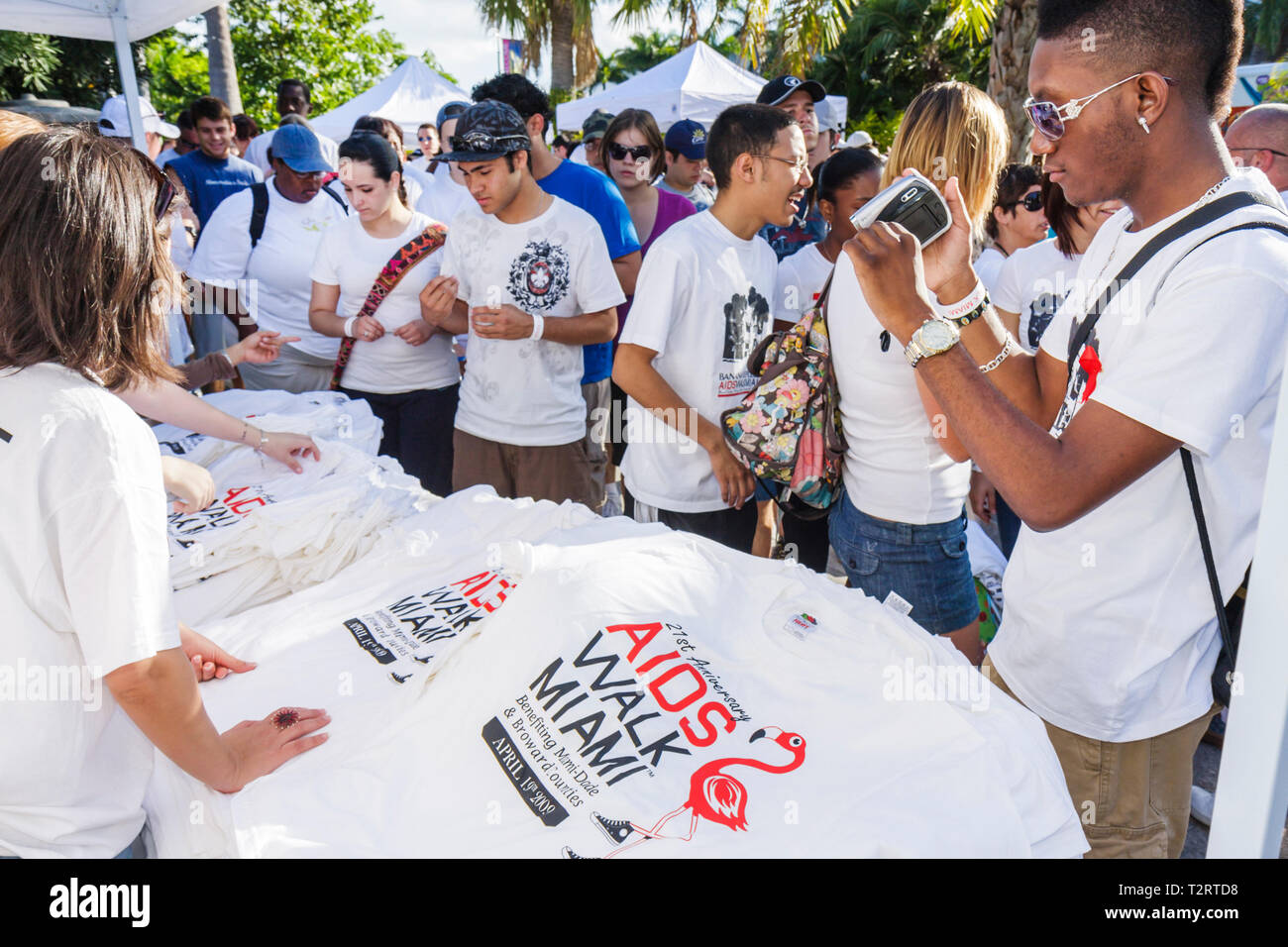 Miami Beach Florida, AIDS Walk Miami, Care Resource, HIV, Epidemie, Community Resource, Benefit, Charity, Fundraiser, Studenten, Freiwillige Volunteers vol Stockfoto