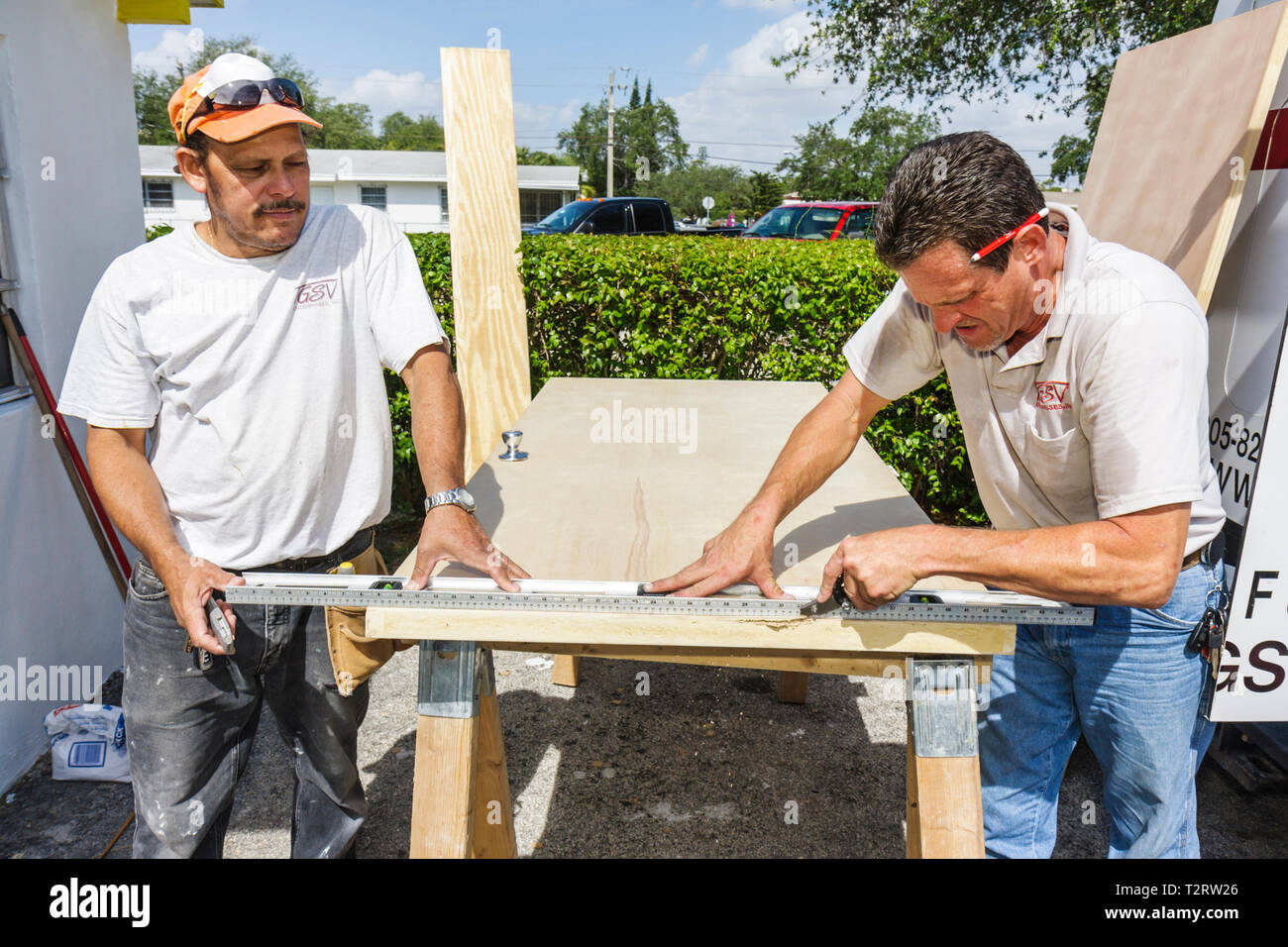 Miami Florida, Coconut Grove, nationaler Tag des Wiederaufbaus zusammen, kostenlose Hausreparatur, Besitzer mit niedrigem Einkommen, Freiwillige Freiwillige Community Service ehrenamtlich Stockfoto