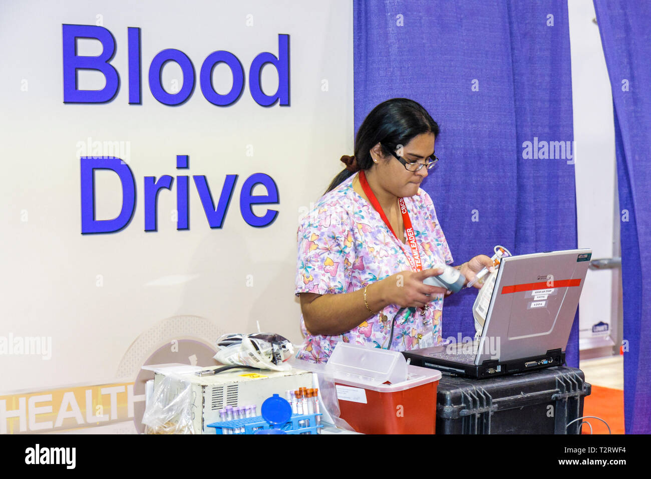 Miami Beach Florida, Miami Dade, Miami Beach Convention Center, Center, Health & Fitness Expo, kostenlose Vorführung, Tests, Ausstellungsausstellung, Sammlungsausstellung Stockfoto