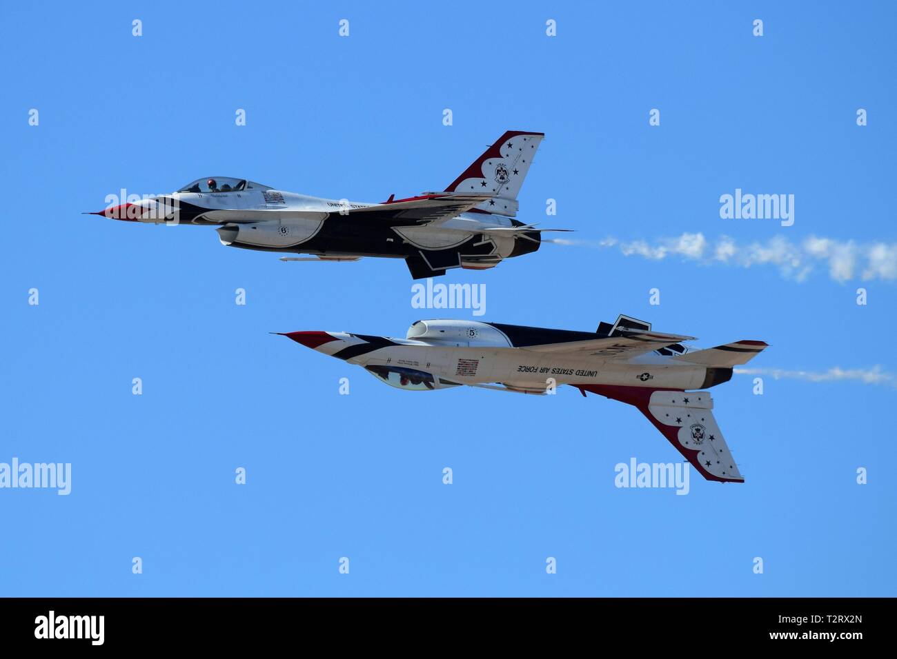 Der Premier United States Air Force Demonstration team Thunderbirds auf eine faszinierende Show Stockfoto