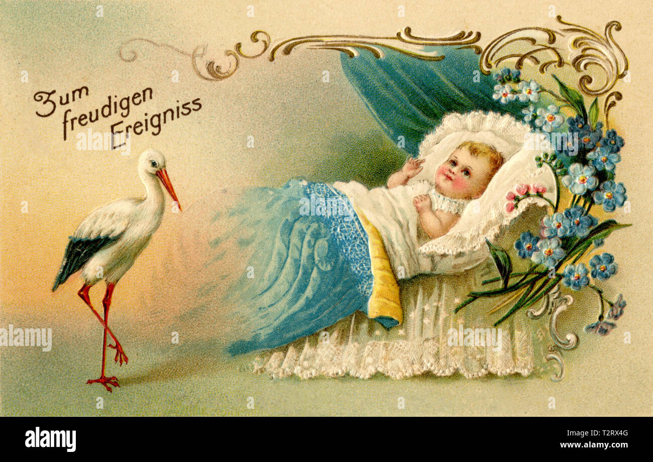 Neugeborenes Baby in Wiege mit Storch klappern, Stockfoto