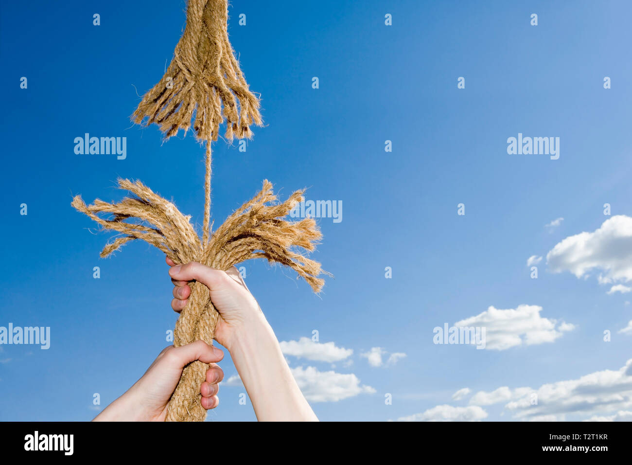 Tearing Rope Tearing rope -Fotos und -Bildmaterial in hoher Auflösung – Alamy