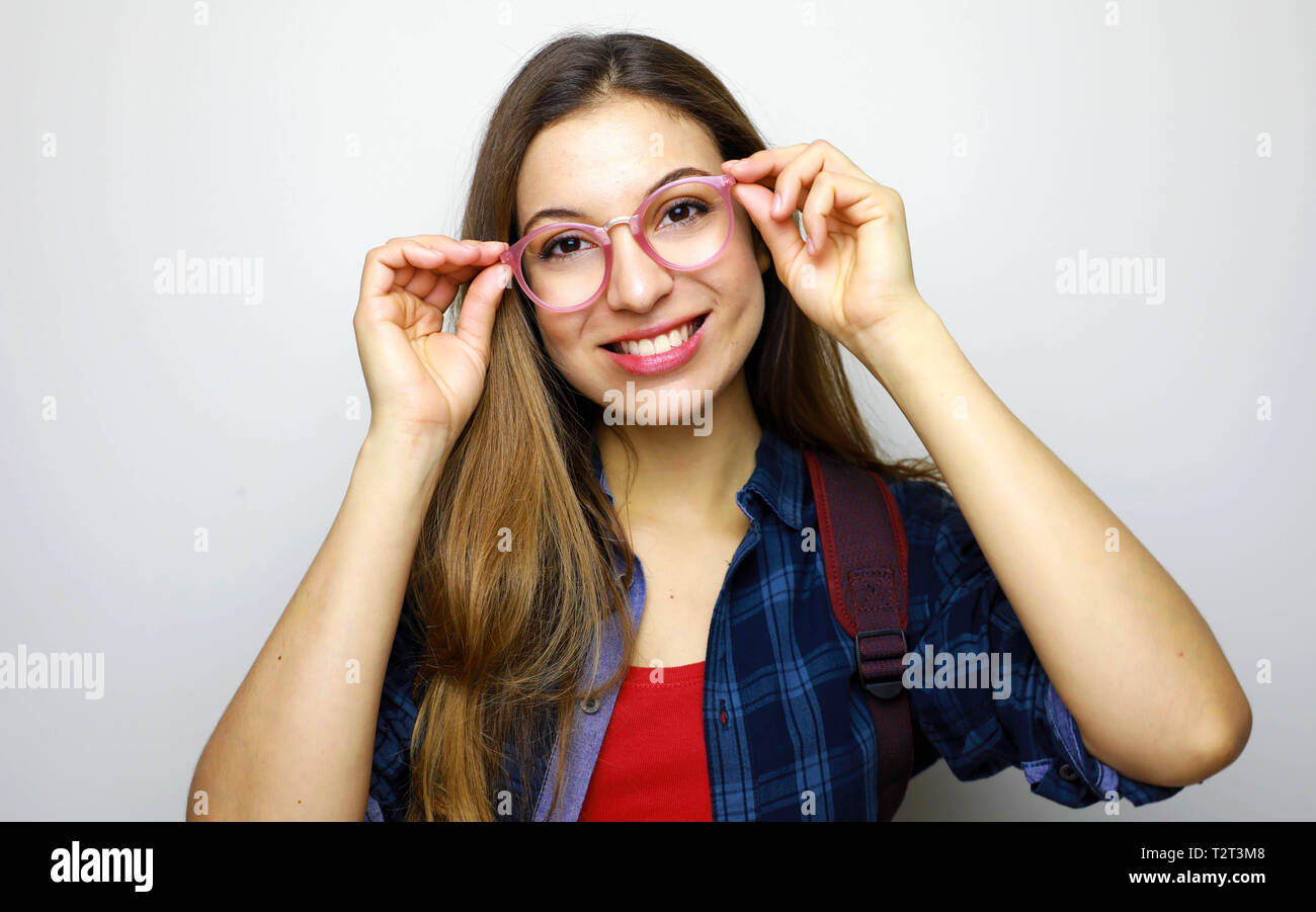 Porträt einer beiläufigen student Frau in Gläsern an der Kamera auf einem weißen Hintergrund suchen Stockfoto