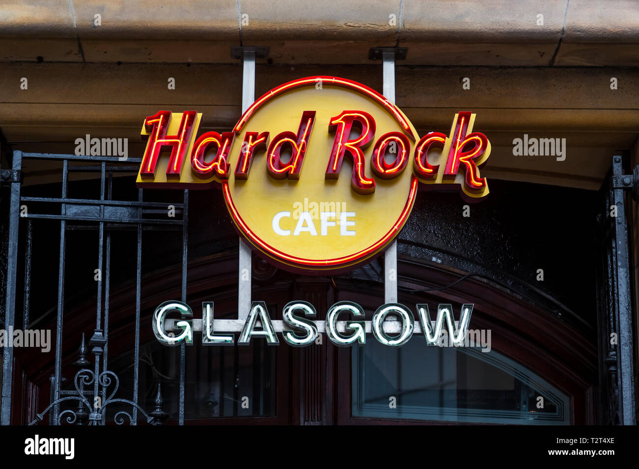 Schild über dem Eingang zum Hard Rock Café Restaurant in der Buchanan Street im Stadtzentrum von Glasgow, Schottland, Großbritannien Stockfoto
