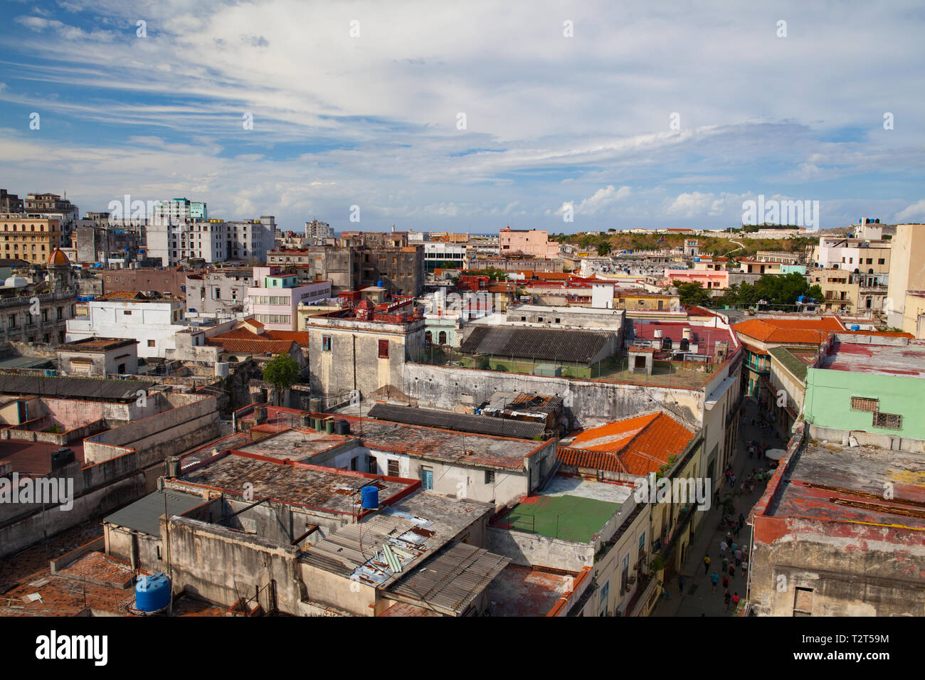 Draufsicht auf die Dächer und Gebäude von Alt-Havanna, Kuba Stockfoto
