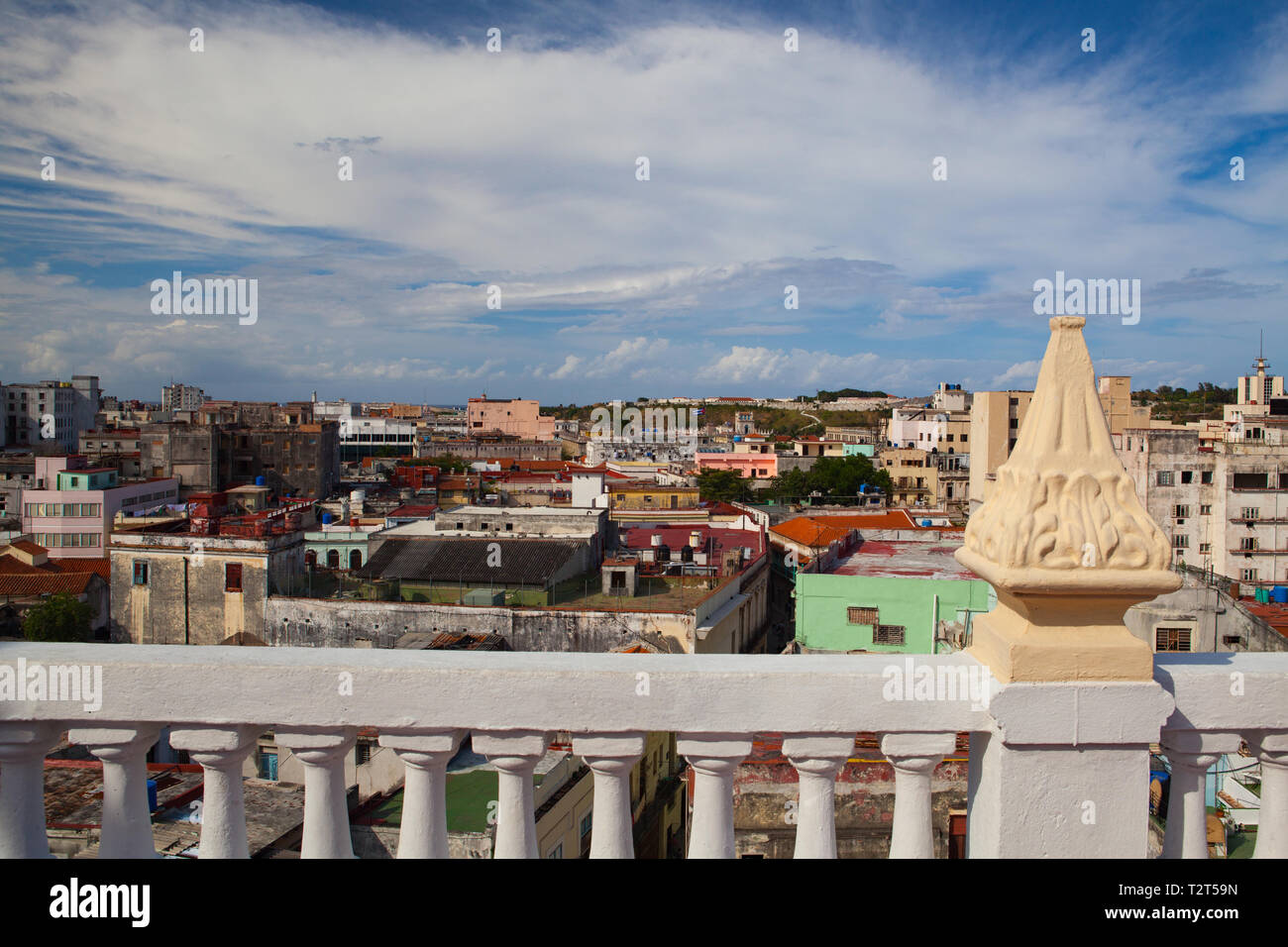 Draufsicht auf die Dächer und Gebäude von Alt-Havanna, Kuba Stockfoto