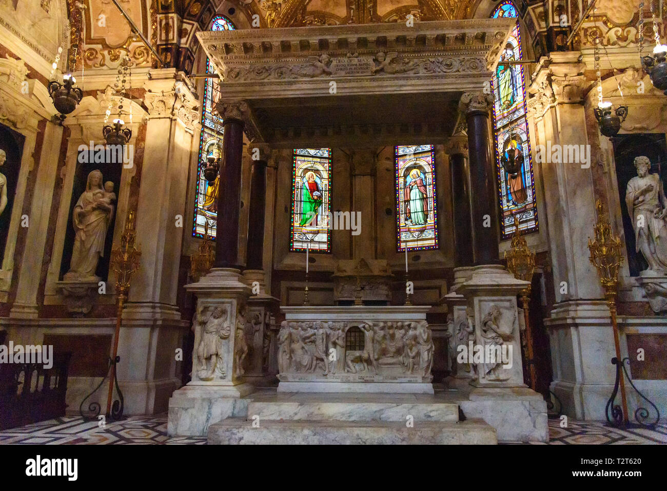 Genua, Italien - Oktober 15, 2018: das Innere der Kathedrale von Saint Lawrence, Duomo di Genova Stockfoto