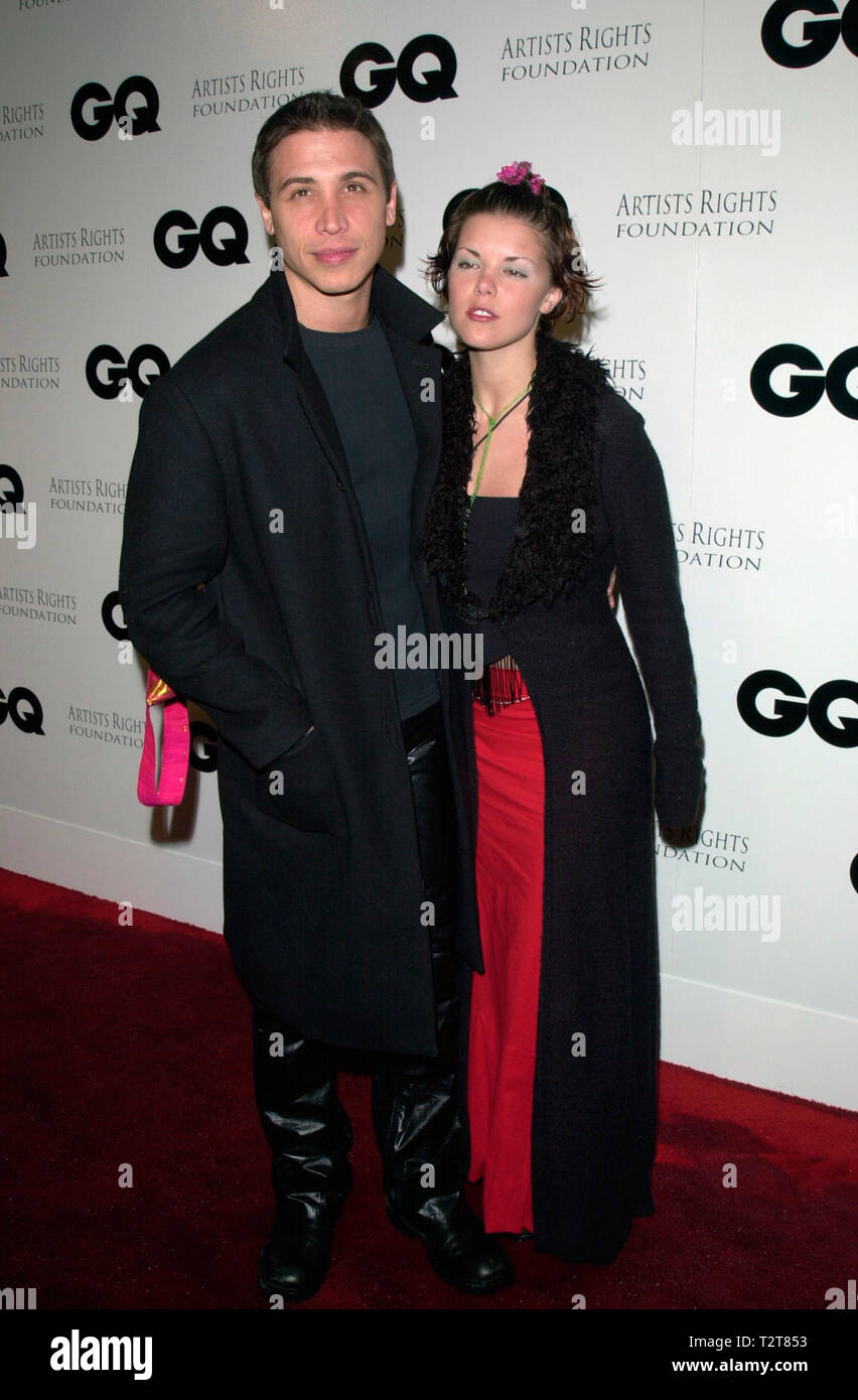 LOS ANGELES, Ca. 17. Februar 2000: "ER" Star ERIK PALLADINO & Schauspielerin Freundin Sarah Jane POTTS bei Party in Los Angeles GQ Zeitschrift 'führende Männer von Hollywood" März Ausgabe vorzustellen. © Paul Smith/Featureflash Stockfoto