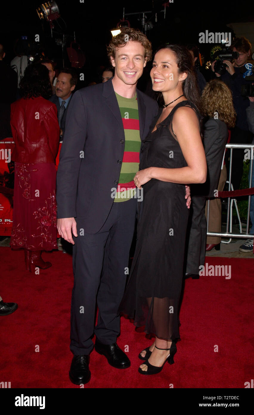 Los Angeles Ca November 06 2000 Schauspieler Simon Baker Frau An Der Weltpremiere In Los Angeles Der Seinen Neuen Film Red Planet C Paul Smith Featureflash Stockfotografie Alamy
