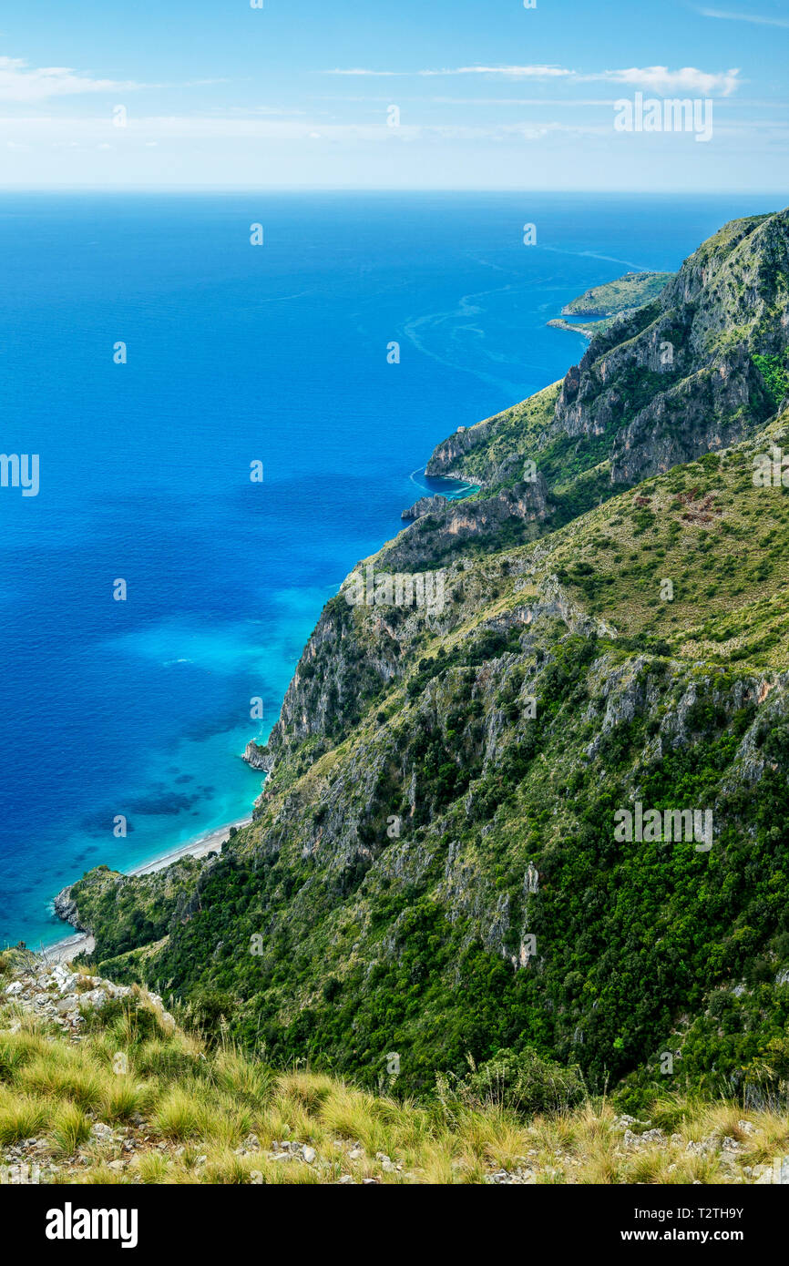 Italien, Kampanien, Cilento Nationalpark, Masseta und Infreschi Marine Protected Area, Sea Cliff Stockfoto