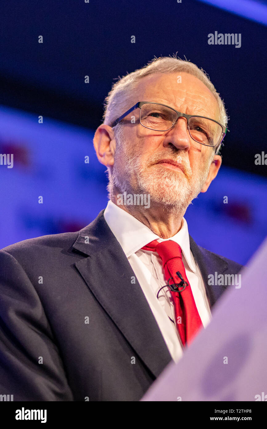 Jeremy Corbyn spricht zu den EEF (Engineering Employers' Federation) im Queen Elizabeth II Centre, London, UK. Stockfoto