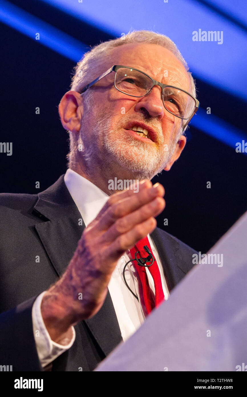 Jeremy Corbyn spricht zu den EEF (Engineering Employers' Federation) im Queen Elizabeth II Centre, London, UK. Stockfoto