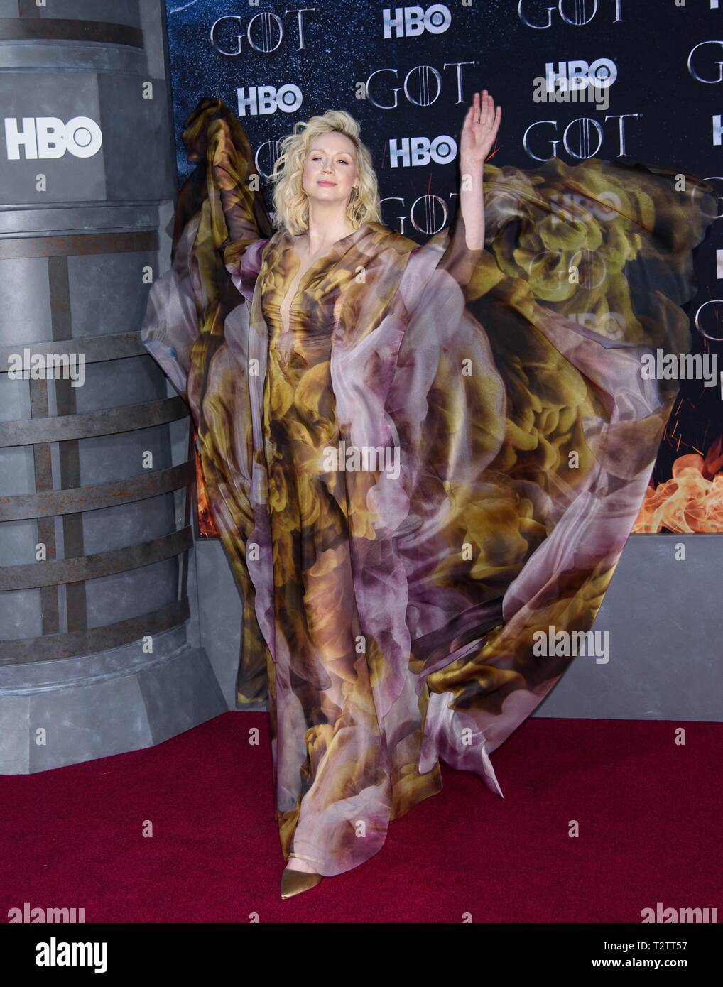 Gwendoline Christie in der Ankunftshalle für Spiel der Throne Finale Saison Premiere auf HBO, Radio City Music Hall, Rockefeller Center, New York, NY, 3. April 2019. Foto von: RCF/Everett Collection Stockfoto