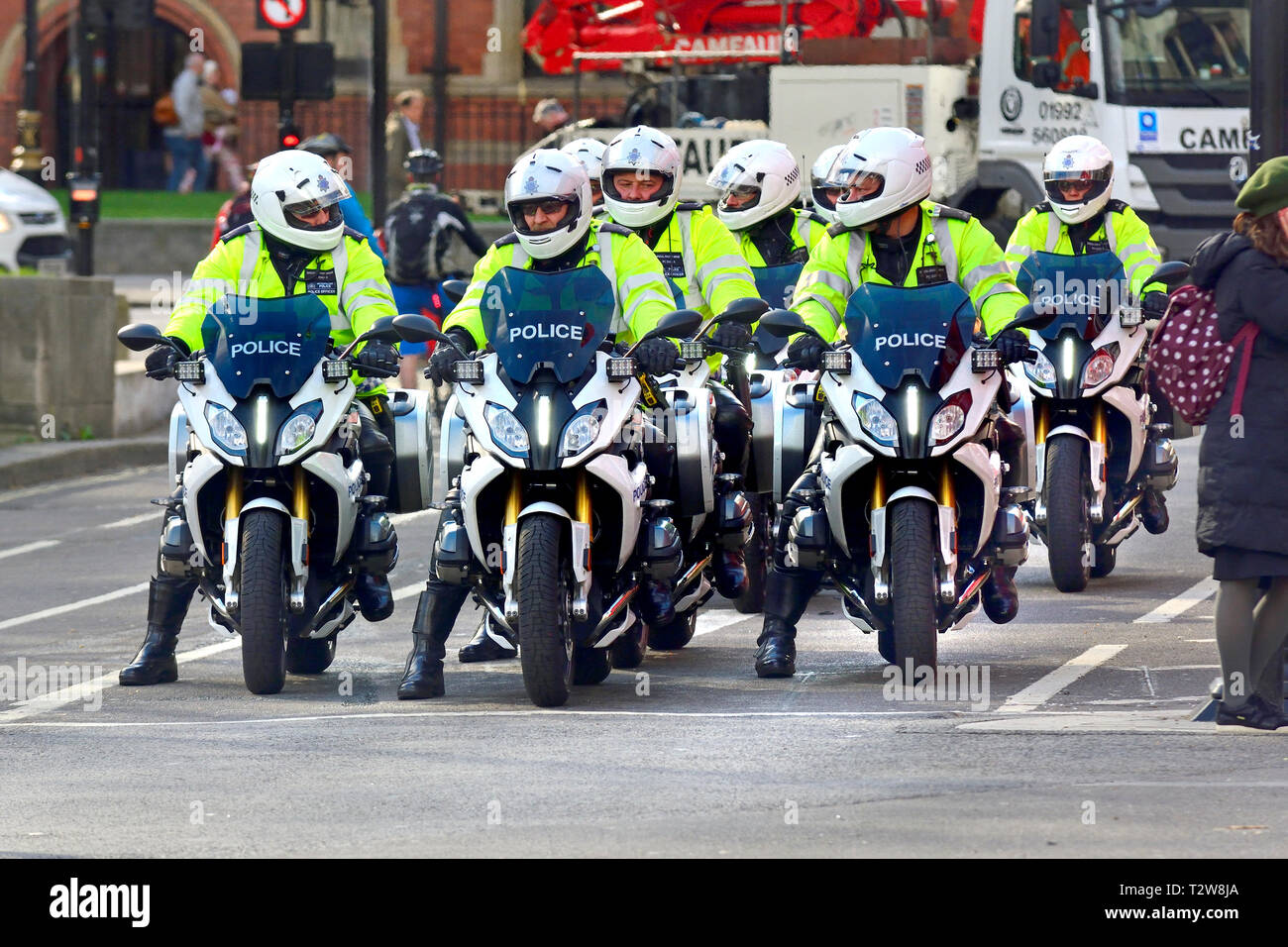 London, England, UK. Mitglieder der Metropolitan Police besondere Escort Gruppe in Parliament Square, 2019 Stockfoto