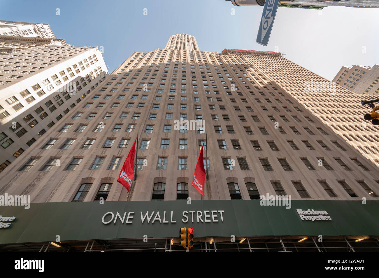Ursprünglich der Irving Trust Gebäude und jetzt der BNY Mellon Gebäude im Art déco-Wolkenkratzer einer Wall Street am Mittwoch, den 3. April 2019. Das Gebäude befindet sich derzeit in einer ruhigen Wohnanlage mit Masse umgewandelt - Erdgeschoss Einzelhandels durch Macklowe Properties mit Partnern. (© Richard B. Levine) Stockfoto