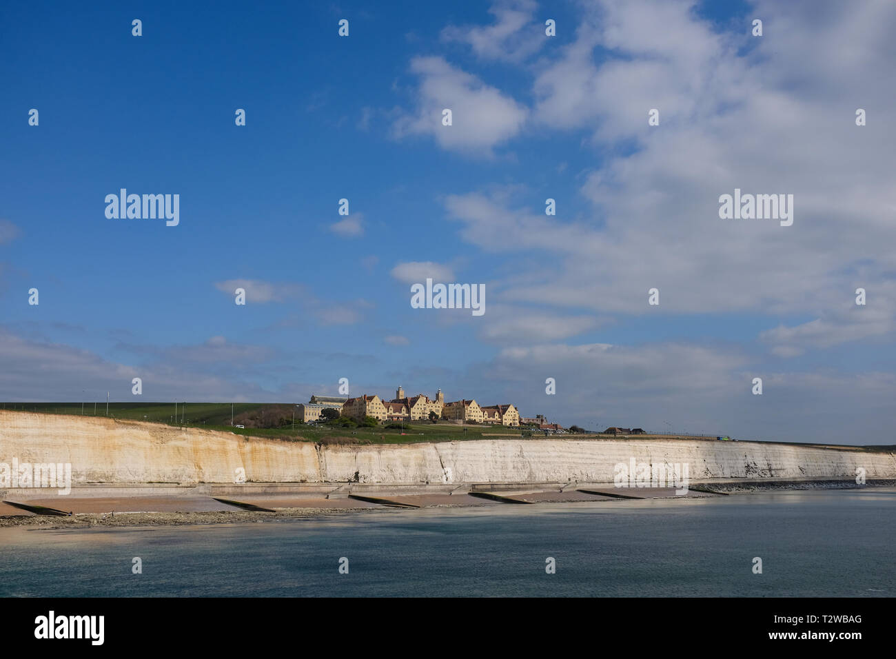 Brighton Marina Blick GROSSBRITANNIEN - roedean School auf den Klippen von der Marina zu sehen Stockfoto