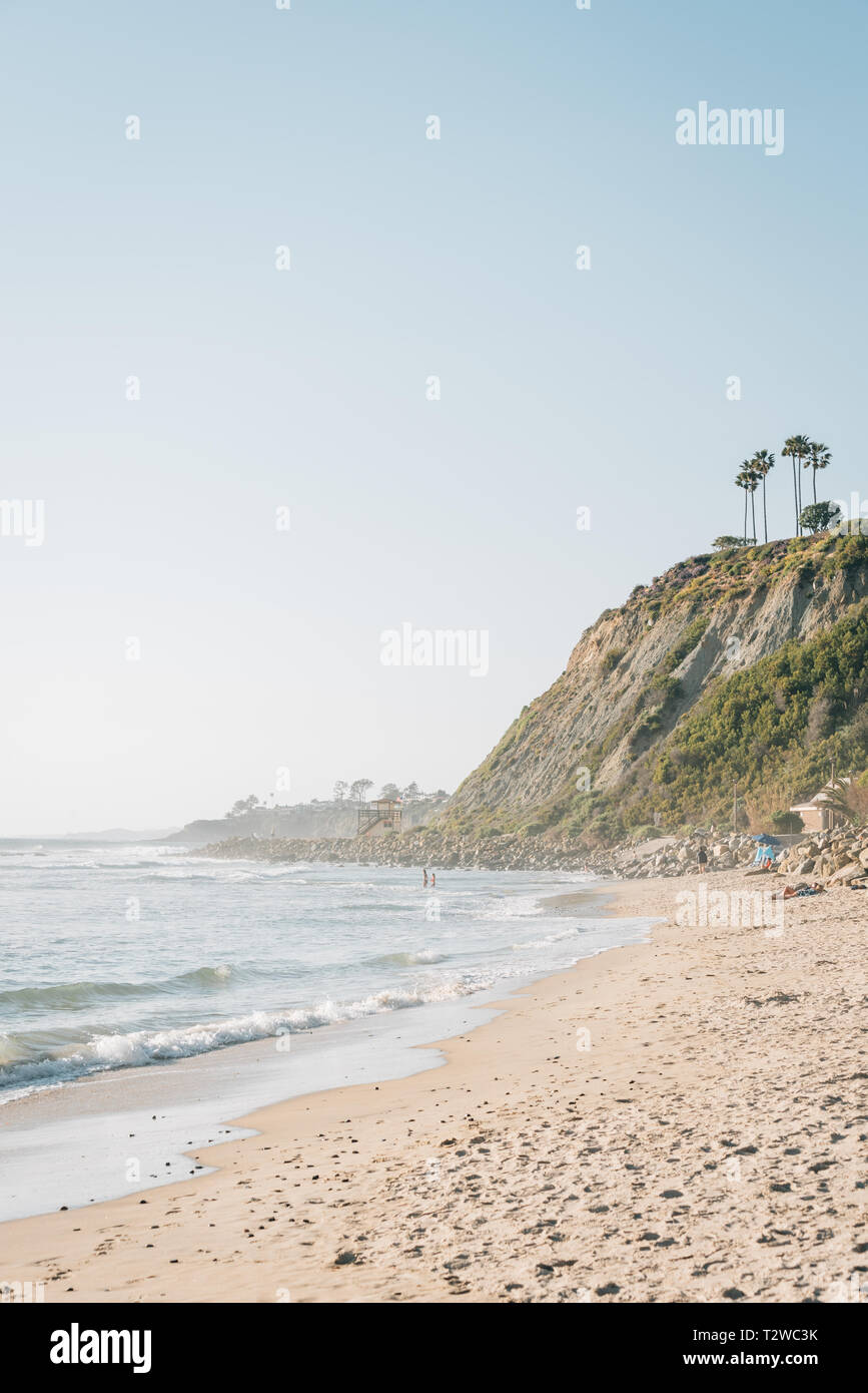 Strand und Klippen am Strand in Dana Point, Orange County, Kalifornien Stockfoto