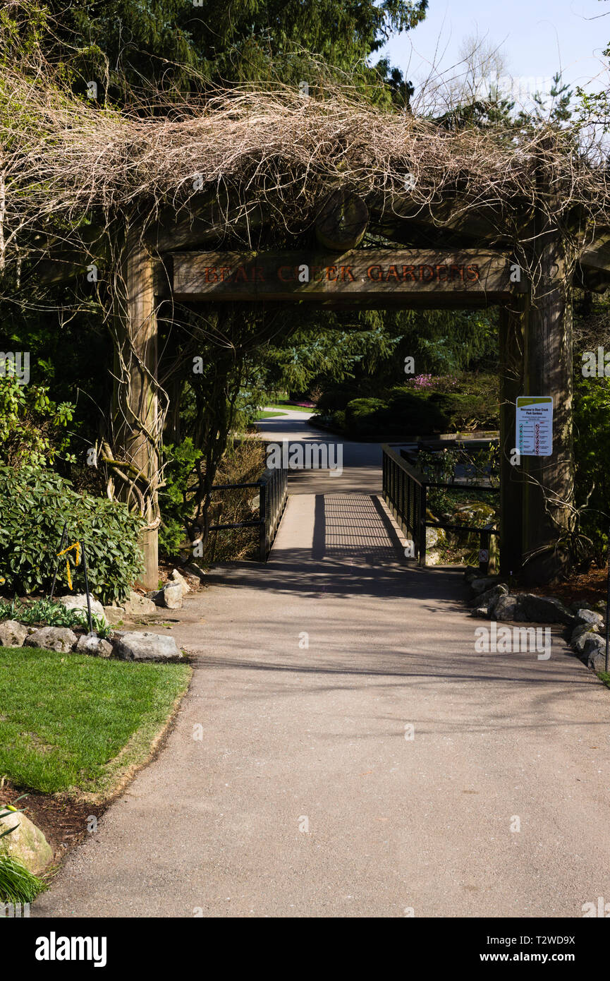 Eintritt zu den Bear Creek Park Gardens in Surrey, British Columbia, Kanada Stockfoto