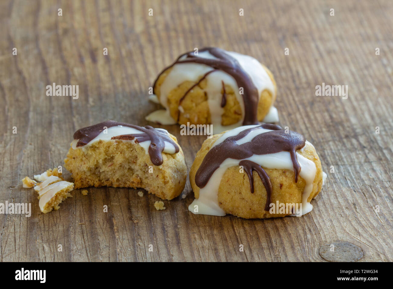 Walnuss Cookies auf einer Holzplatte closeup mit Kopie Raum Stockfoto