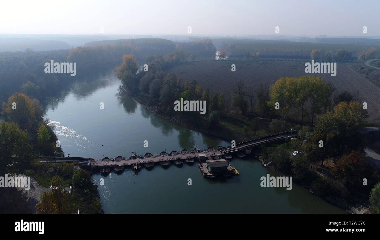 Italien, Emilia Romagna, Lombardei, Po-ebene, Oglio Flusses, pontoon Stockfoto