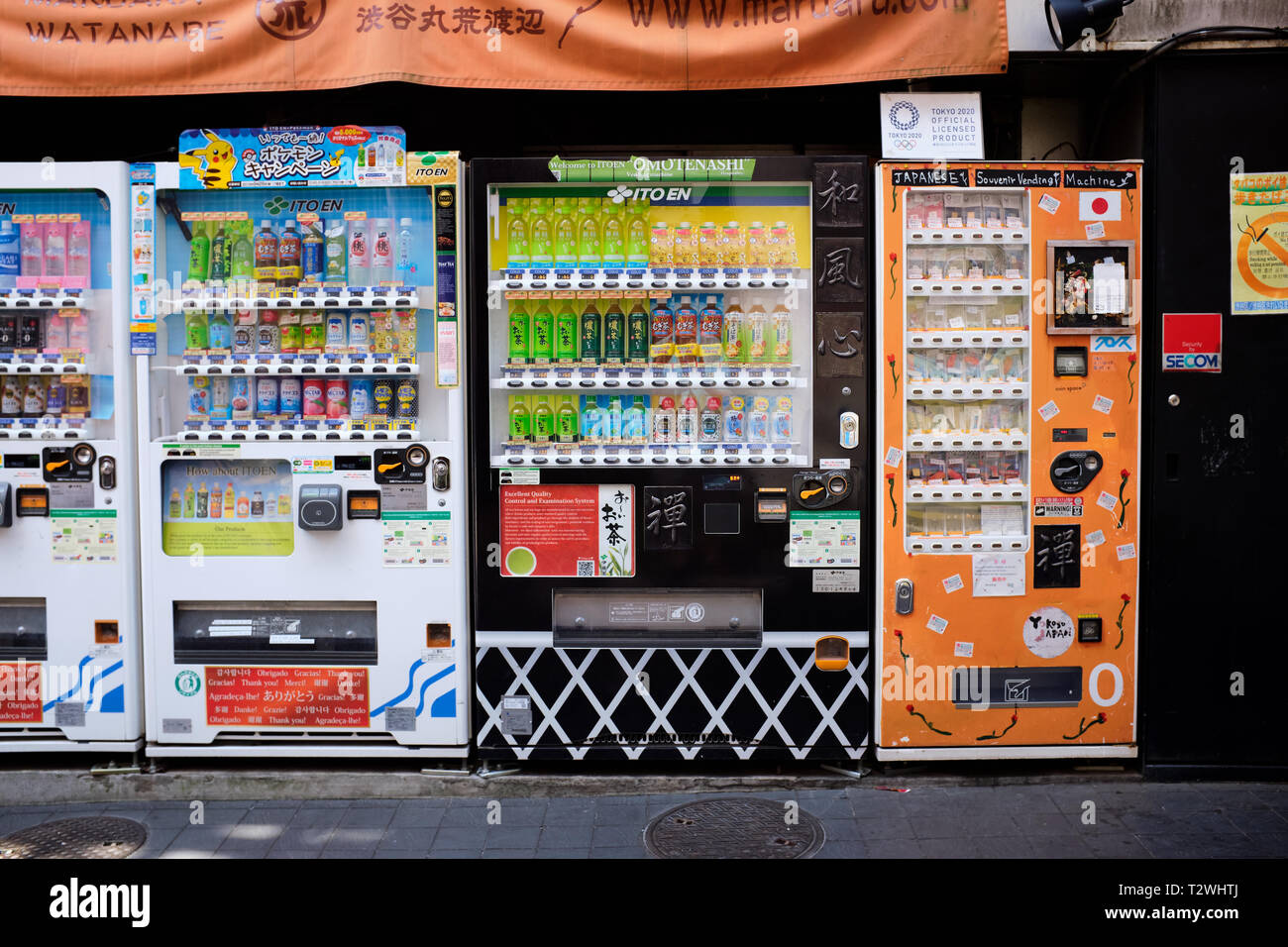 Abgebildet ist ein getränkeautomat Tokyo Japan Stockfoto