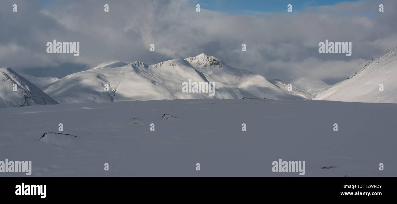 Der Munro Ciste Dubh im Winter, Schottland Stockfoto
