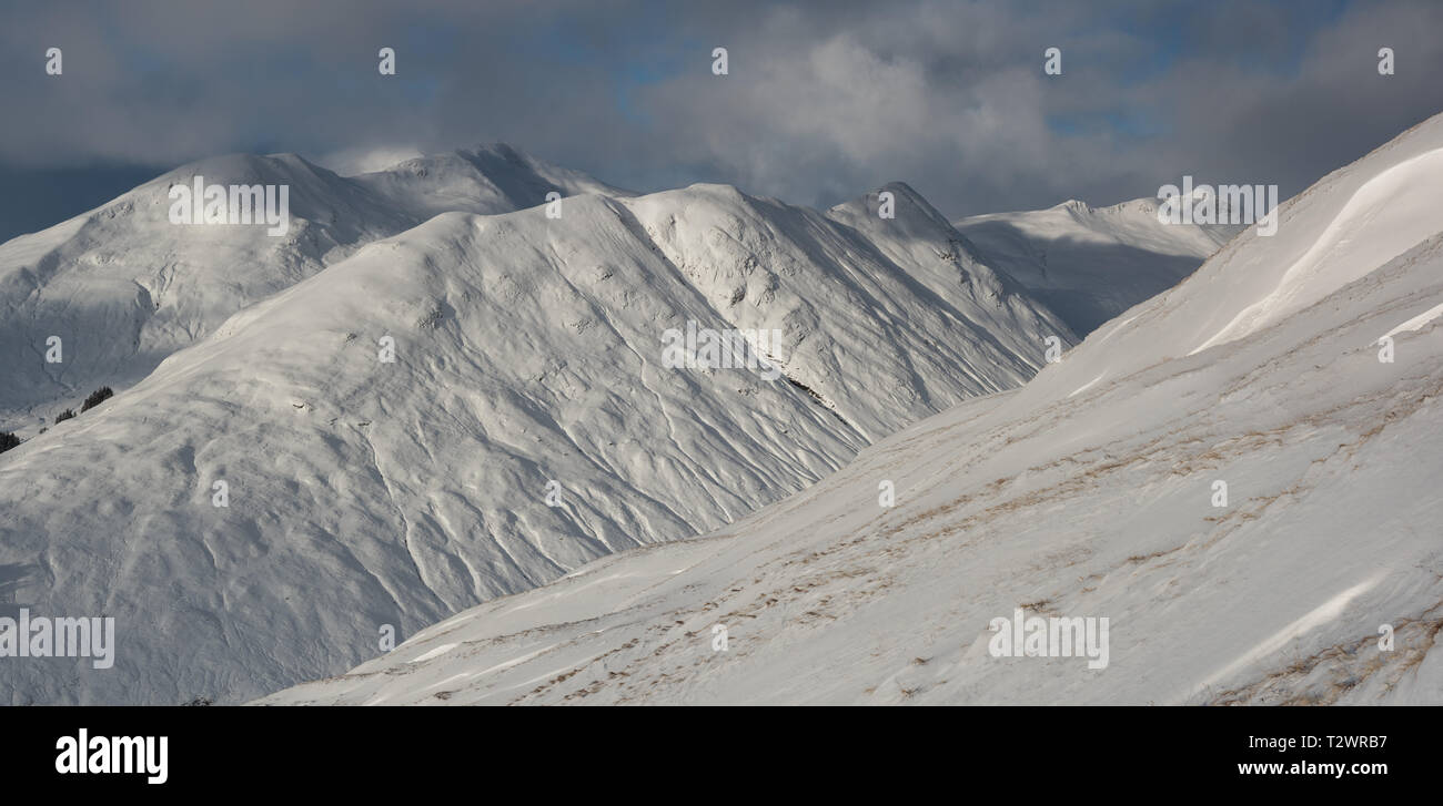 Aonach Meadhoin, Sgurr eine Fhuarail, bin Ciste Dhubh Bathach und von den Pisten eines Chraileag, Schottland Stockfoto