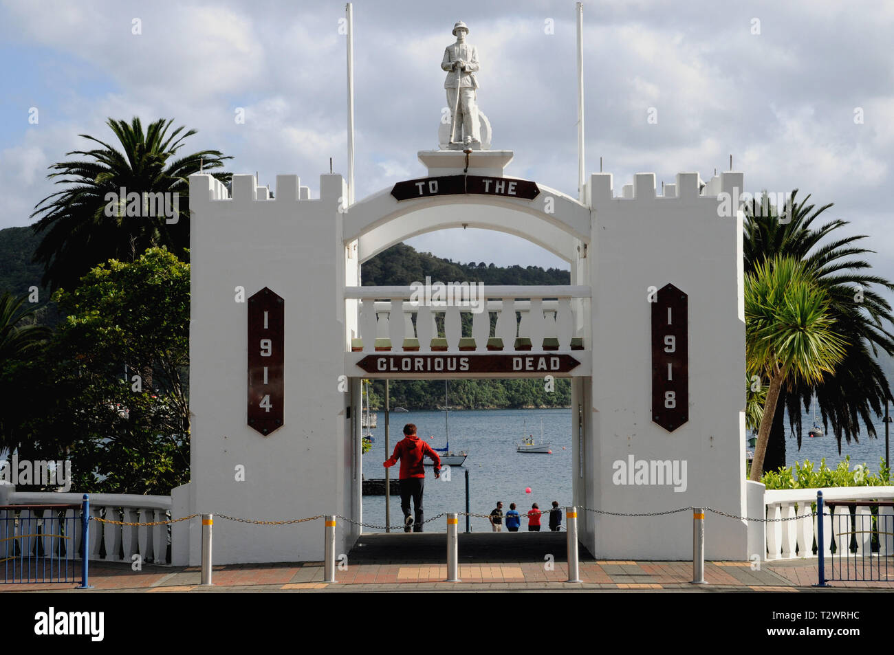 Das Kriegerdenkmal, Picton, Marlborough Sounds, Neuseeland. Das Denkmal wurde errichtet, WW1 im Jahre 1925 zu Ehren der Männer, die starben, zu gedenken. Stockfoto