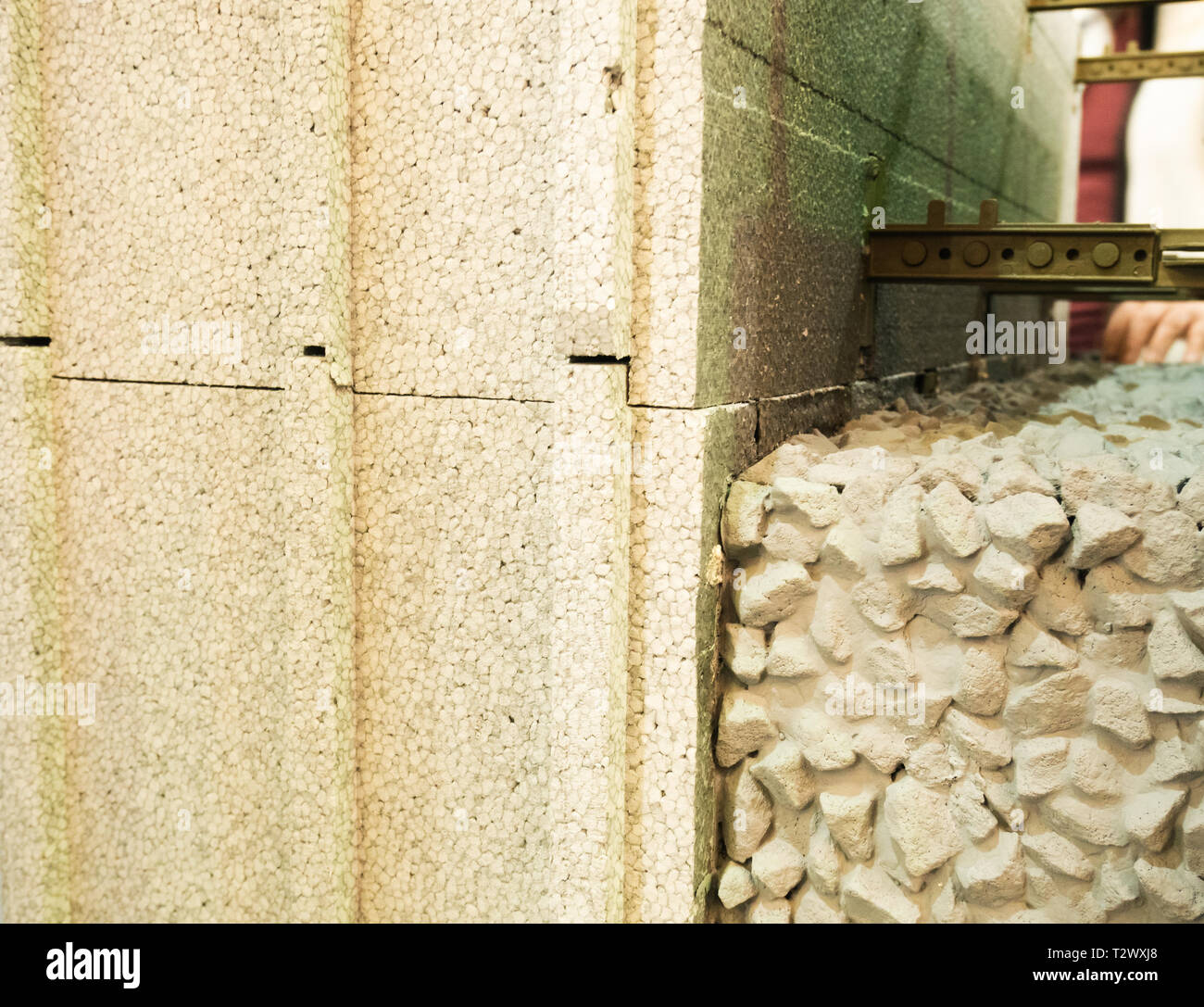 Styropor Bausteine und verstärkte Zement mit Steinen, isolierenden konkrete  Formen ICF Materialien für Haus Wand Struktur Gebäude Stockfotografie -  Alamy