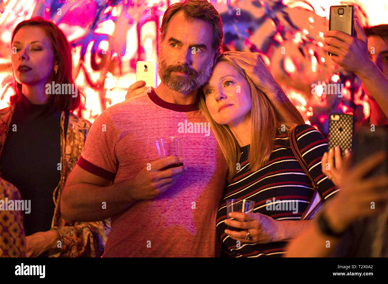 Geschichten DER STADT 2019 Netflix Produktion mit Laura Linney und Murray Bartlett Stockfoto