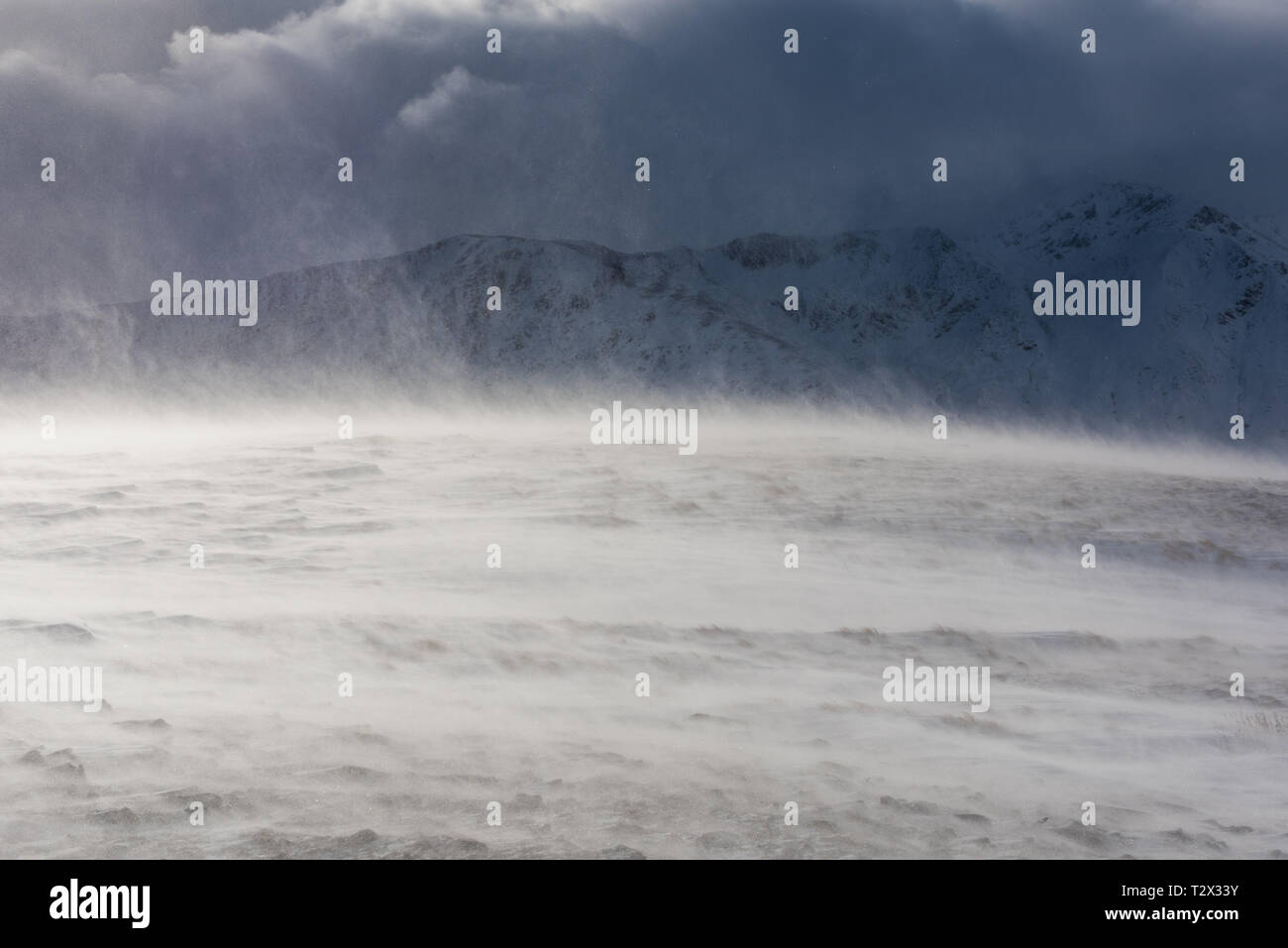 Schneeverfrachtung in den schottischen Bergen, Glen Shiel Schottland Stockfoto