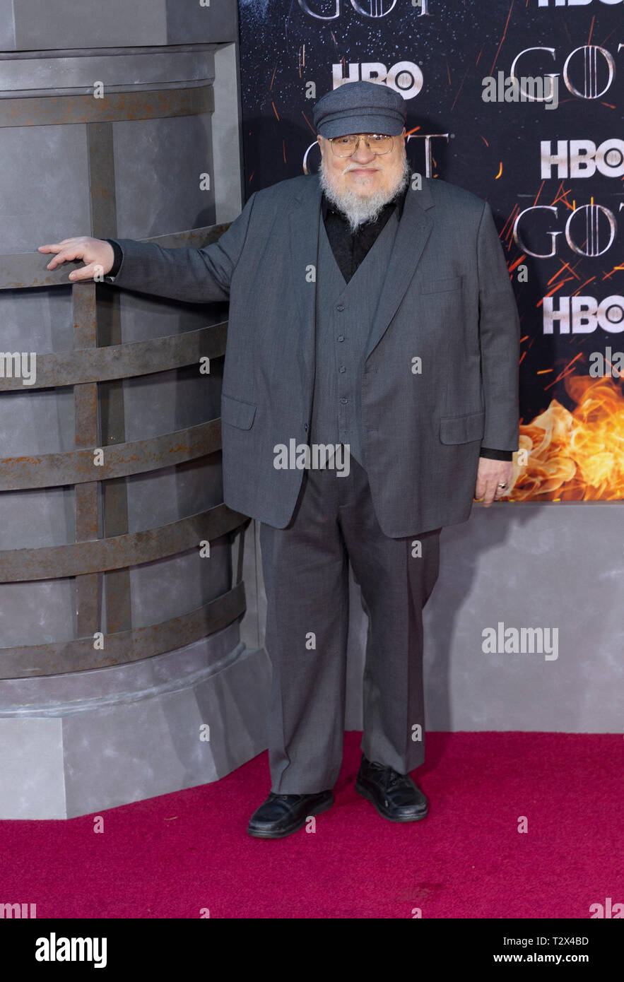 George RR Martin nimmt an HBO Spiel der Throne letzte Saison Premiere auf der Radion City Music Hall (Foto von Lew Radin/Pacific Press) Stockfoto