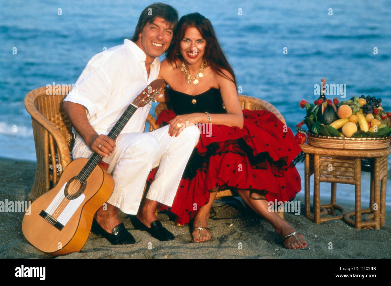 Der Schlagersänger bata illic posiert mit seiner Ehefrau Olga. Der Sänger bata illic posiert mit seiner Frau Olga Stockfoto