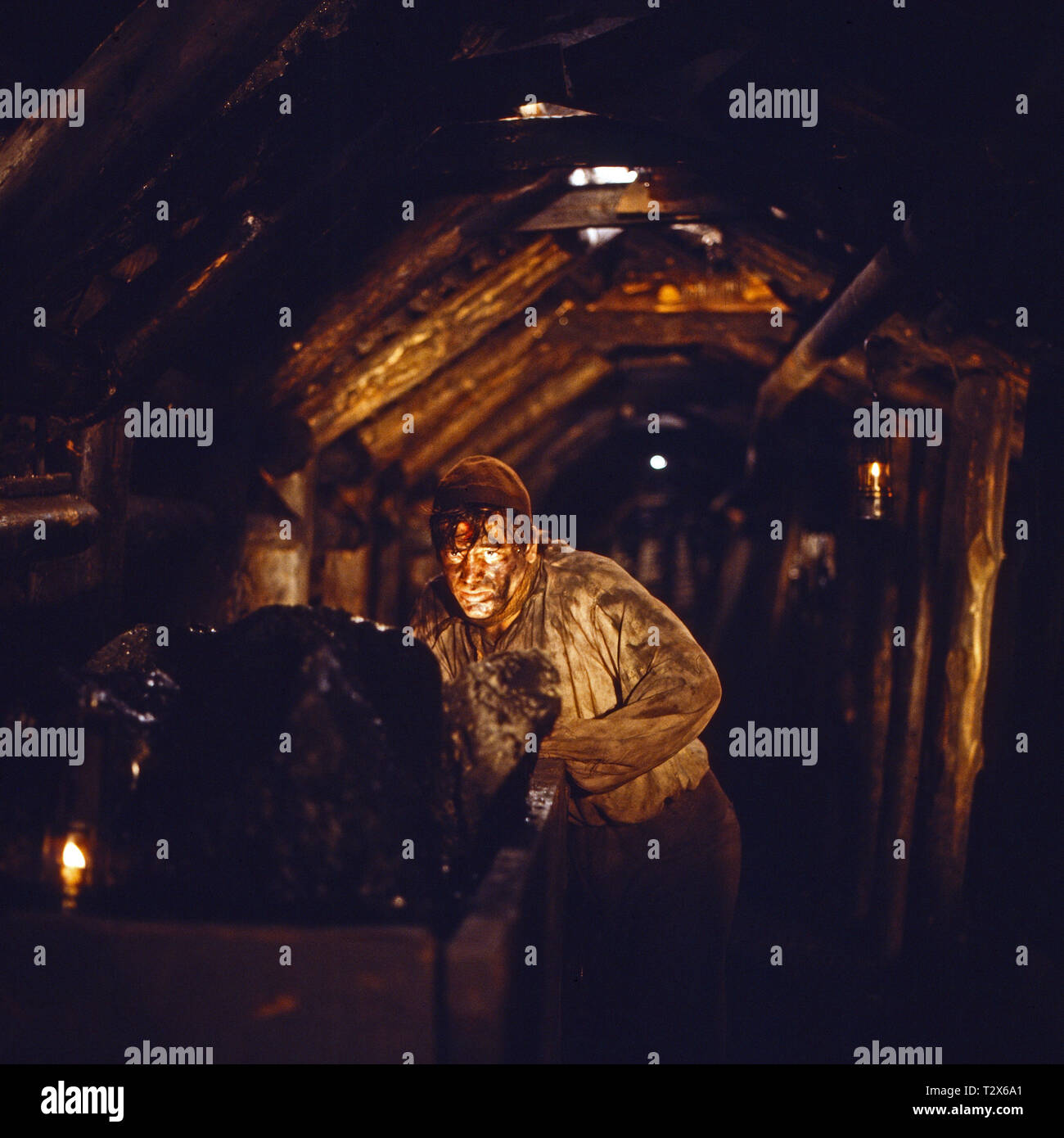 Rote Erde, Fernsehserie, Deutschland, 1983, Folge 'Die Grube brennt