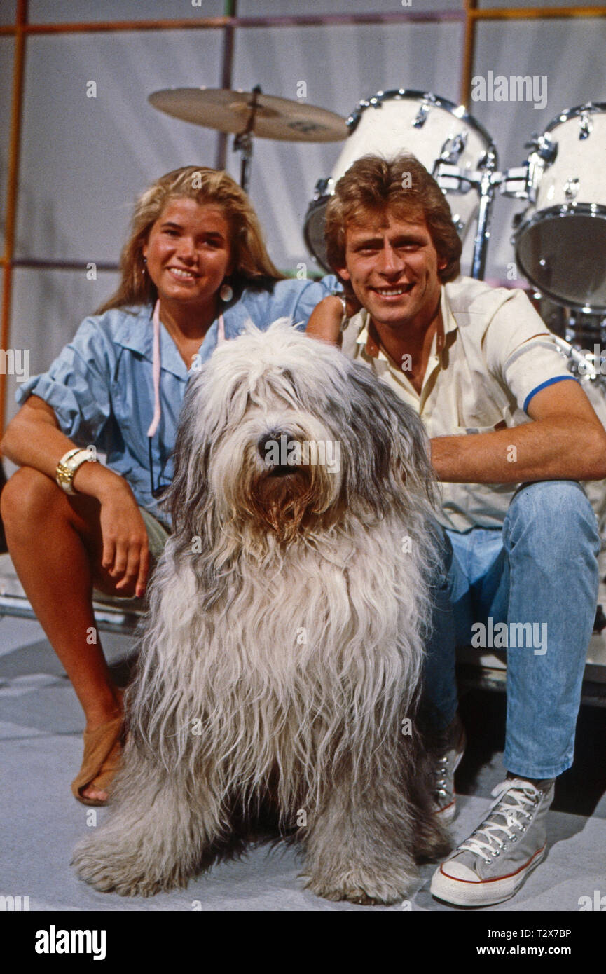 Anke Engelke, Bobtail Wuschel und Benny Schnier als Moderatoren im ZDF