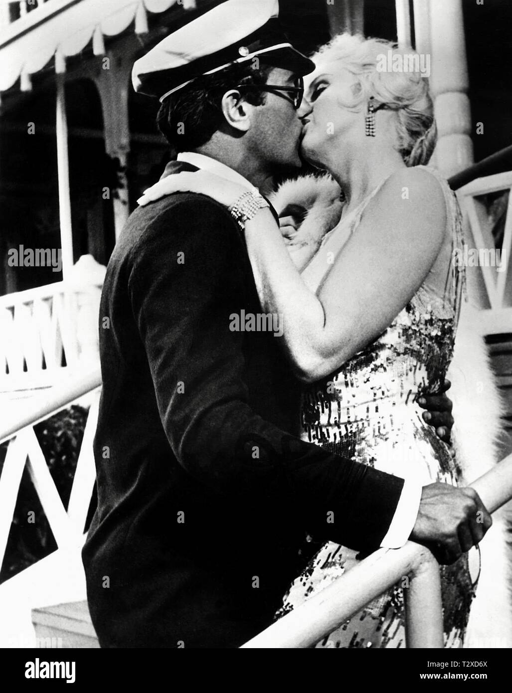 TONY CURTIS, Marilyn Monroe, manche mögen es heiß, 1959 Stockfoto