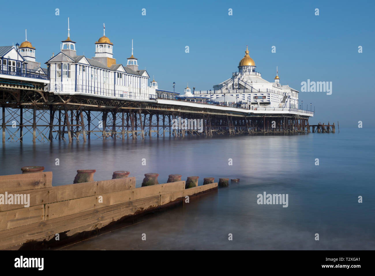 Eastbourne Pier in der Grafschaft East Sussex an der Südküste von England, Großbritannien Stockfoto