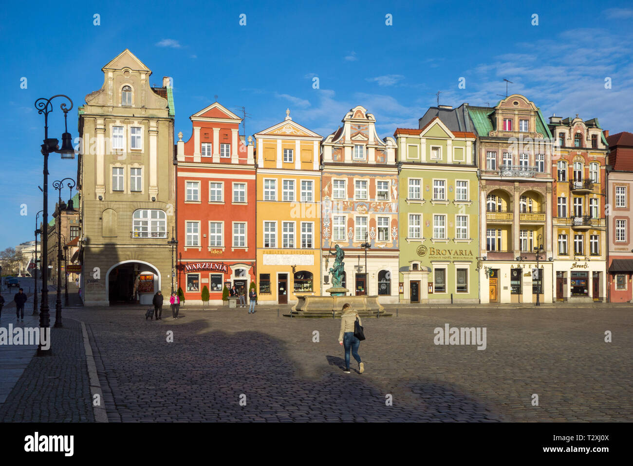 Die Altstadt in der polnischen Stadt Poznan Polen mit seinem bunten Häuser Restaurants und Cafes Stockfoto