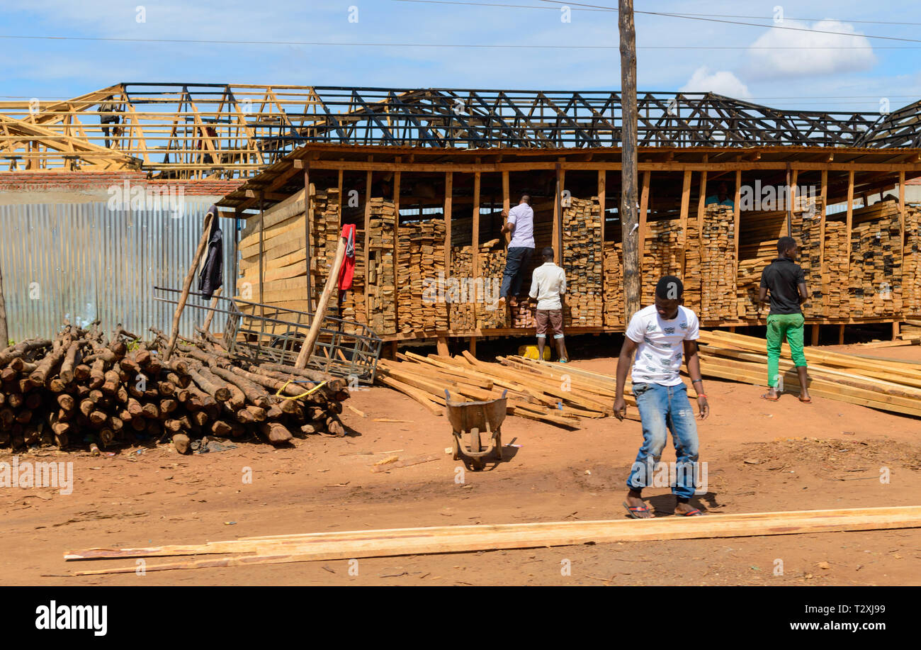 Am Straßenrand wirft Verkauf Hobelware Lilongwe Malawi Stockfoto