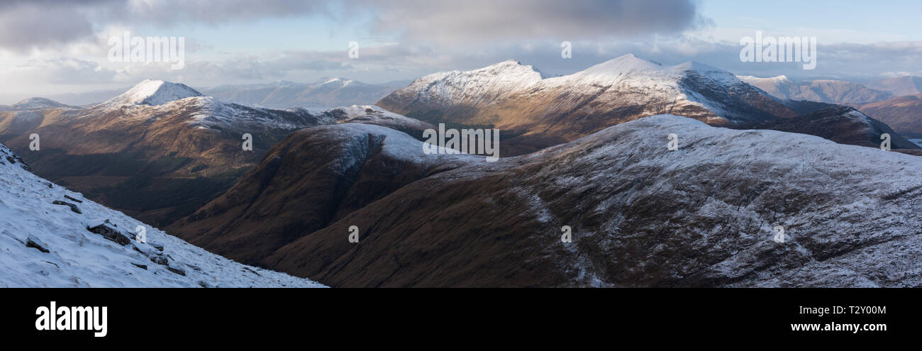 Fraochaidh, Meall eine Aodainn und Beinn a' Bheithir von den Hängen des Sgurr na h-Ulaidh, Schottland Stockfoto