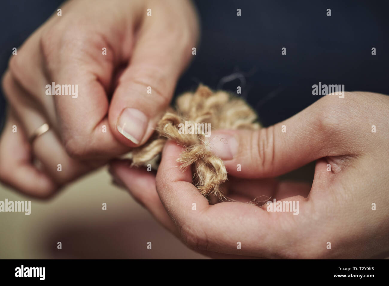 Dressing, Handarbeit Herstellung und Verarbeitung details. Stockfoto