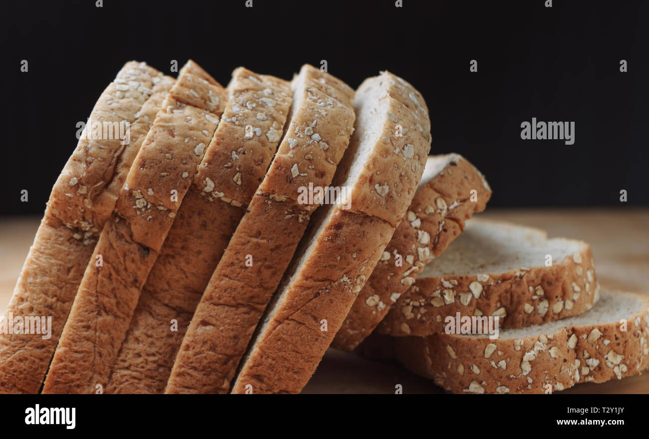 Scheiben Vollkornbrot Stockfoto