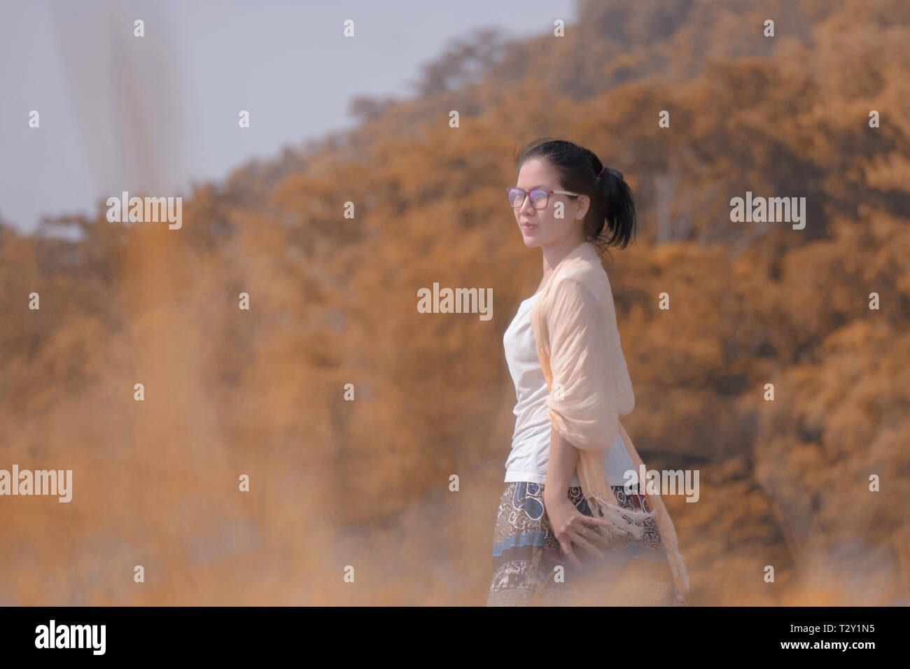 Portrait von Frau im Herbst Stockfoto