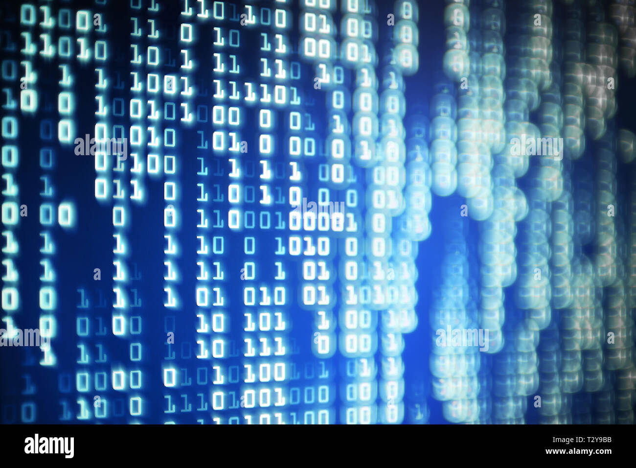 Daten Wissenschaft der binäre Code. grosse Daten Analyse. Informationen fließen in den Spalten der Matrix. Eins und Null code aus eins und null Nummer text Trailing mit b Stockfoto