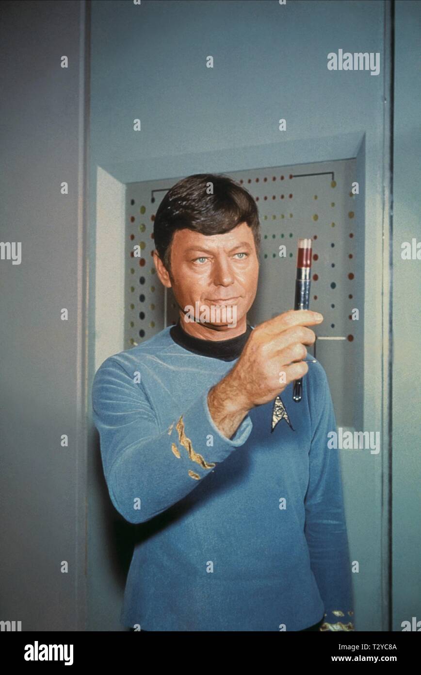 DEFOREST KELLEY, STAR TREK, 1966 Stockfoto