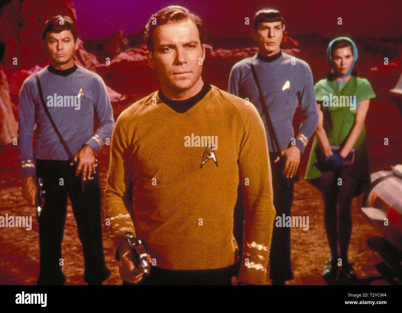 STAR TREK, DEFOREST KELLEY, William Shatner, Leonard Nimoy, ELINOR DONAHUE, 1966 Stockfoto