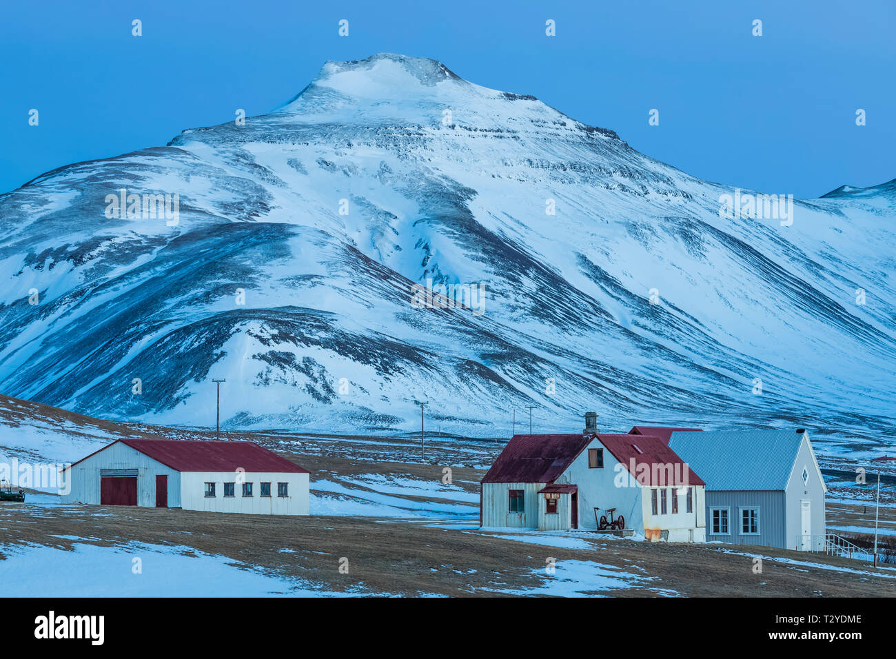 Ein Bauernhof in einer schönen bergigen Umgebung auf der Halbinsel Snaefellsnes in der Nähe von Grundarfjörður, Island [kein Eigentum Freigabe; für redaktionelle lic verfügbar Stockfoto