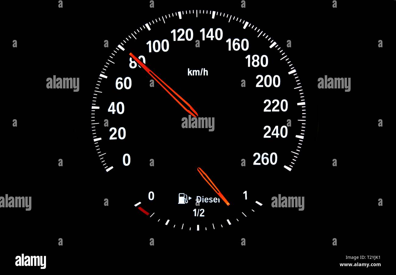 Tachometer mit Kraftstoffanzeige für Diesel, Geschwindigkeit 80 km/h, Symbol Bild Gefahr durch überhöhte Geschwindigkeit, zu schnell fahren, Deutschland Stockfoto