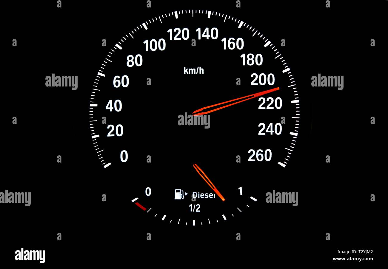 Tachometer mit Kraftstoffanzeige für Diesel, Geschwindigkeit 210 km/h, Symbol Bild Gefahr durch überhöhte Geschwindigkeit, zu schnell fahren, Deutschland Stockfoto